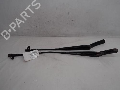 Used Front windshield wiper arm VW GOLF V (1K1) 1.9 TDI (105 hp) 15098452