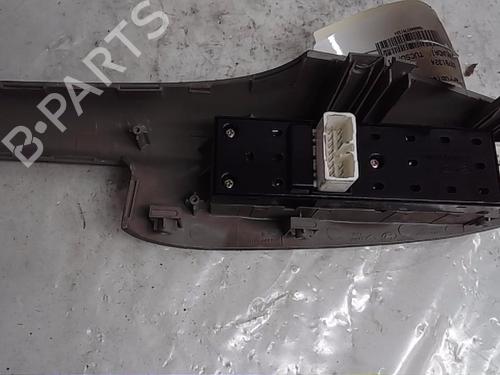Used Right front window switch HYUNDAI TUCSON (JM) 2.0 CRDi All-wheel Drive (140 hp) 17074870