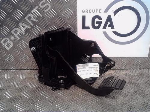 Used Break pedal RENAULT MASTER III Van (FV) 2.3 dCi 180 FWD (FV04, FV07) (179 hp) 14554870
