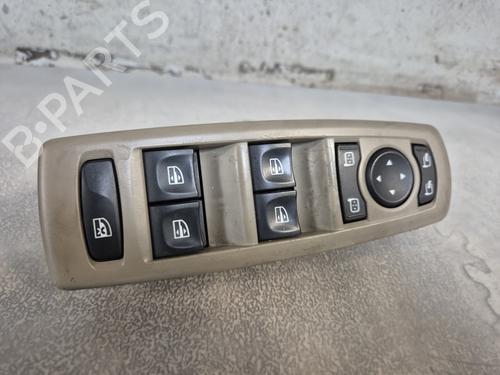 Used Left front window switch RENAULT MEGANE III Hatchback (BZ0/1_, B3_) 1.9 dCi (BZ0N, BZ0J) (131 hp) 28120968