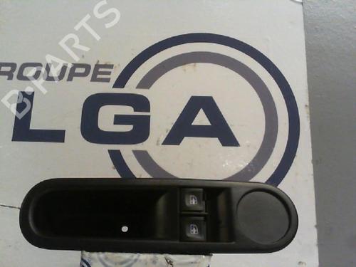 Used Left front window switch RENAULT TWINGO III (BCM_, BCA_) [2014-2025]  13869368