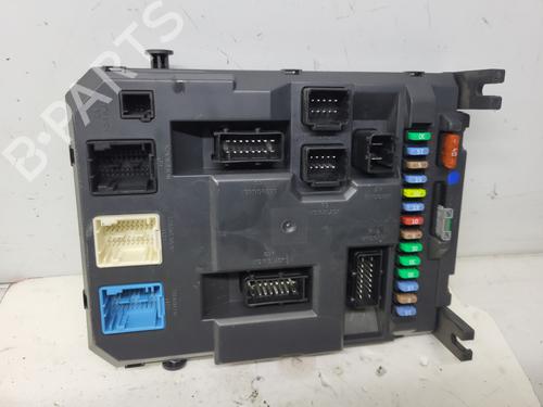 Used Fuse box Fuse box 33443833 33443833
