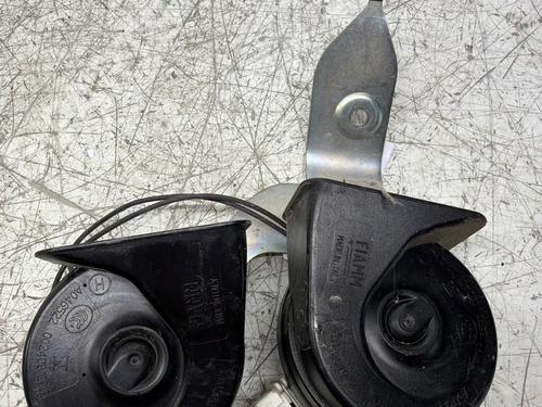 Horn RENAULT CAPTUR I (J5_, H5_) 0.9 TCe 90 | BP38548392E13 - Image 3