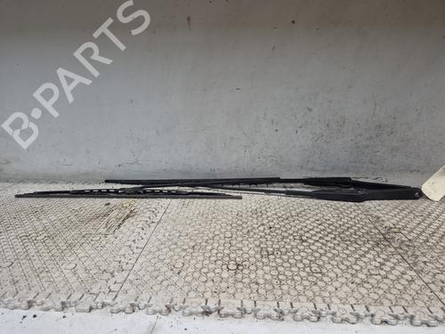 Used Front windshield wiper arm NISSAN PRIMASTAR Van (X83) 1.9 dCi 100 (100 hp) 26702584