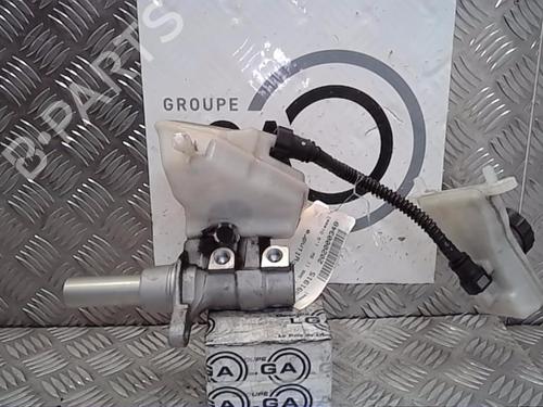 Used Brake master cylinder PEUGEOT 308 II (LB_, LP_, LW_, LH_, L3_) 1.6 HDi 100 (99 hp) 14521520