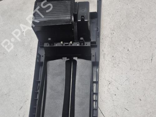 Used Armrest / Center console Armrest / Center console 38428367 38428367