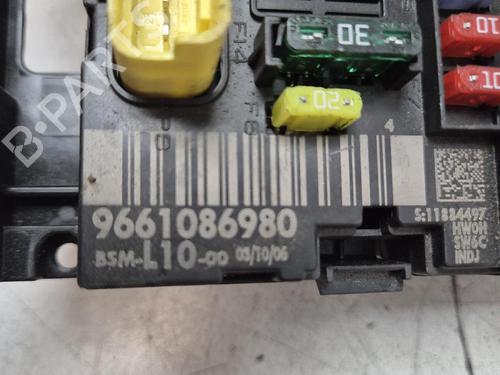 Used Fuse box Fuse box 37705018 37705018