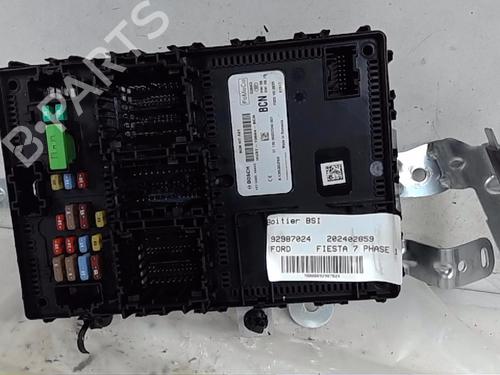 Used Fuse box FORD FIESTA VII (HJ, HF) 1.0 EcoBoost (101 hp) 21522296