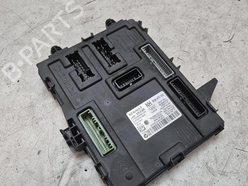 Used Fuse box Fuse box 37597156 37597156