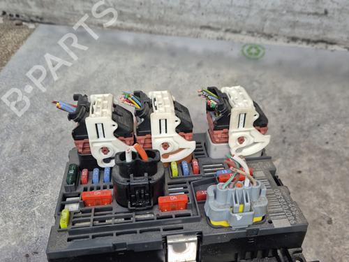 Boîte à Fusibles PEUGEOT 3008 I MPV (0U_) 1.6 HDi (114 hp) 29901479