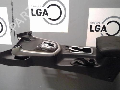 Used Armrest / Center console Armrest / Center console RENAULT ALASKAN 2.3 dCi 190 4x4 (U3MD) (190 hp) 14549246 14549246