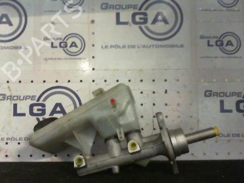 Used Brake master cylinder RENAULT TRAFIC II Van (FL) 2.0 dCi 90 (FL0H) (90 hp) 14520346