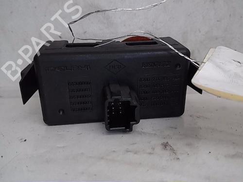 Used Warning switch RENAULT CLIO III (BR0/1, CR0/1) [2005-2014]  13838095