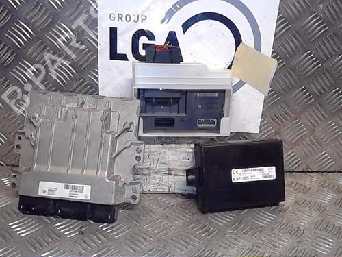Used Electronic module RENAULT CAPTUR I (J5_, H5_) 1.2 TCe 120 (118 hp) 31054862
