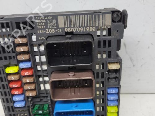 Used Fuse box Fuse box 37597153 37597153