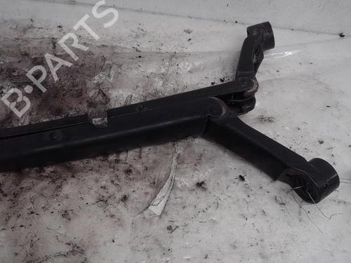 Used Front windshield wiper arm TOYOTA YARIS (_P9_) 1.3 VVT-i (SCP90_, SCP90R) (87 hp) 17099038