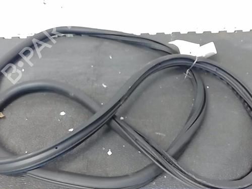 Used Rubber door seal PEUGEOT 308 II (LB_, LP_, LW_, LH_, L3_) 1.2 THP 130 (131 hp) 19479135