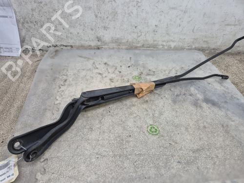 Used Front windshield wiper arm FORD FIESTA V (JH_, JD_) 1.4 TDCi (68 hp) 30798076