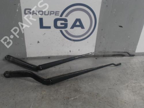 Used Front windshield wiper arm FORD FUSION (JU_) 1.4 TDCi (68 hp) 14547558