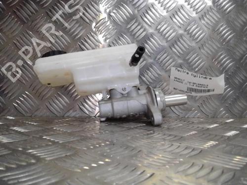 Used Brake master cylinder RENAULT KANGOO / GRAND KANGOO II (KW0/1_) 1.2 TCe 115 (KW02, KW14) (115 hp) 14520569