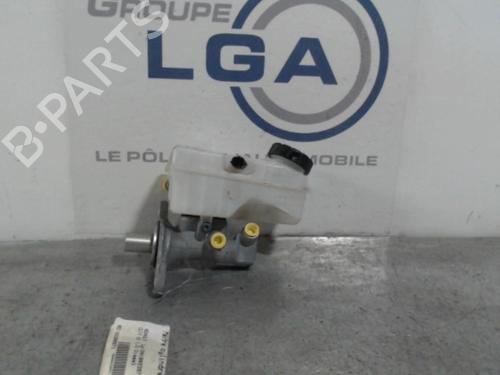 Used Brake master cylinder RENAULT CLIO III Hatchback Van (SB_, SR_) [2005-2025]  14520561