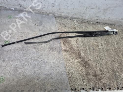 Used Front windshield wiper arm RENAULT CLIO III (BR0/1, CR0/1) [2005-2014]  30840573