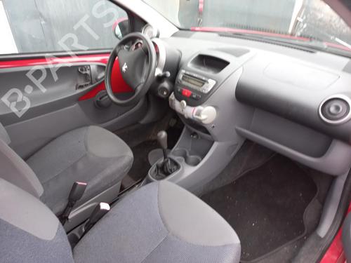 Left front door PEUGEOT 107 (PM_, PN_) 1.4 HDi | BP21011117C2 