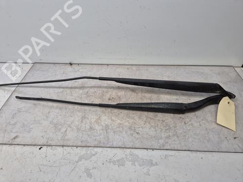 front-windshield-wiper-arm-renault-clio-iii-br01-cr01-2005-2006-2007-2008-2009-2010-2011-2012-2013-2014-32485284 main image