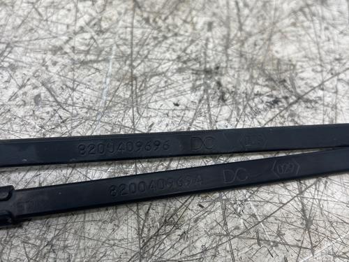front-windshield-wiper-arm-renault-kangoo-express-fw01_-2008-38157281 main image