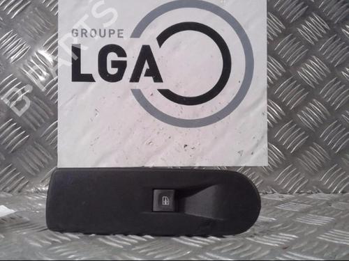 Used Right front window switch RENAULT CLIO IV (BH_) 0.9 TCe 90 (BHNF, BHMA, BHMH, BHJK, BHJR) (90 hp) 13864760