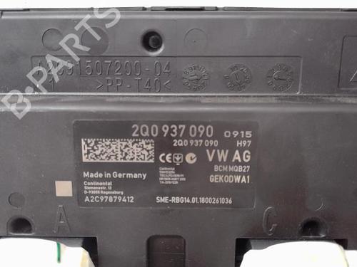 Used Fuse box VW POLO VI (AW1, BZ1, AE1) 1.0 TSI (95 hp) 15553102