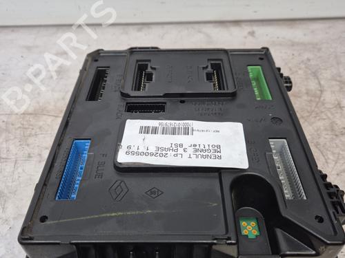 Used Fuse box Fuse box RENAULT MEGANE III Hatchback (BZ0/1_, B3_) 1.9 dCi (BZ0N, BZ0J) (131 hp) 32633179 32633179