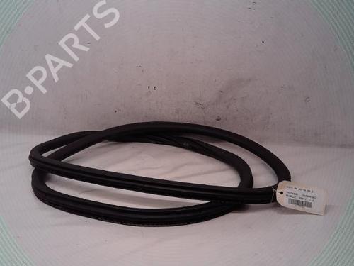 Used Rubber door seal PEUGEOT 208 II (UB_, UP_, UW_, UJ_) 1.2 PureTech 75 (75 hp) 16567513