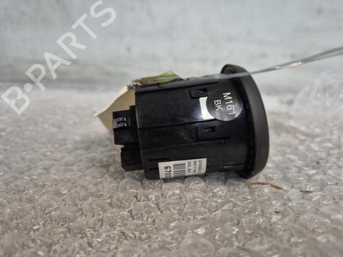 display-monitor-maserati-levante-suv-m161-2016-27289240 main image