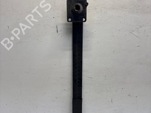 Used Front bumper reinforcement Front bumper reinforcement 38226265 38226265