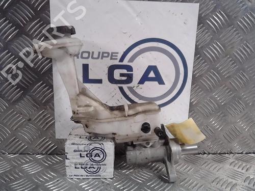 Used Brake master cylinder RENAULT KADJAR (HA_, HL_) 1.6 dCi 130 4x4 (HLA4) (130 hp) 14521186