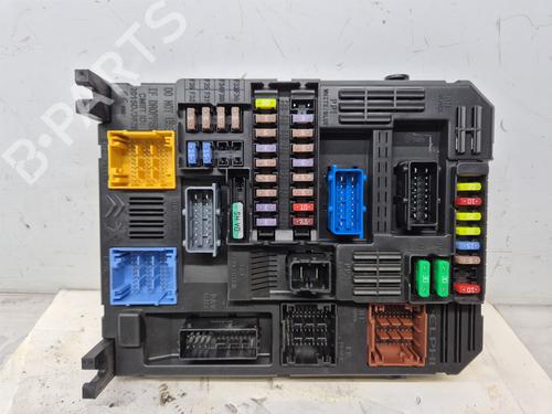Used Fuse box Fuse box PEUGEOT 5008 II (MC_, MJ_, MR_, M4_) 1.2 THP (MRHNYH, MRHNYW, MRHNSJ, MRHNSU, MRHNSM) (131 hp) 33711086 33711086