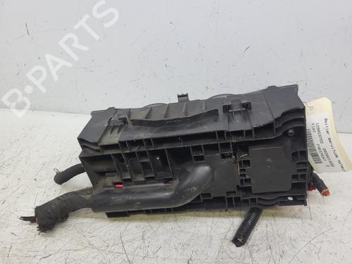 Used Fuse box Fuse box 37453571 37453571