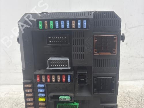 Used Fuse box Fuse box 38941835 38941835