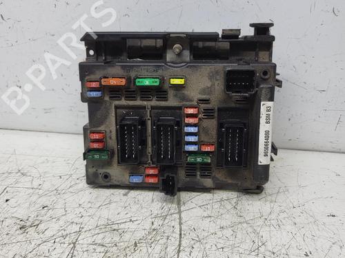 Used Fuse box Fuse box 37729204 37729204