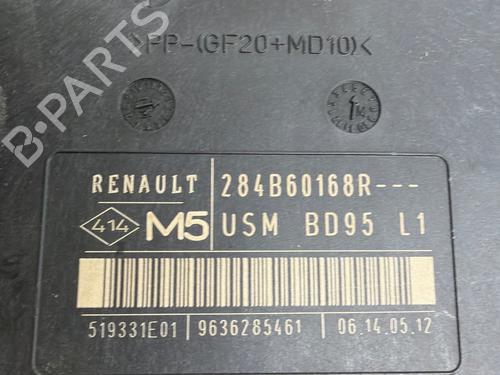 Used Fuse box Fuse box 39500728 39500728