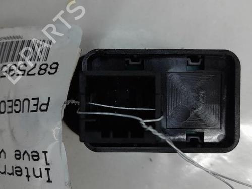 Used Right front window switch PEUGEOT 1007 (KM_) 1.4 HDi (68 hp) 13831568