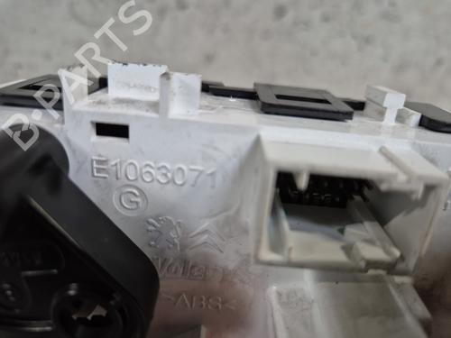 Climate control PEUGEOT 208 I (CA_, CC_) 1.2 VTI 82 | BP26669433I5 