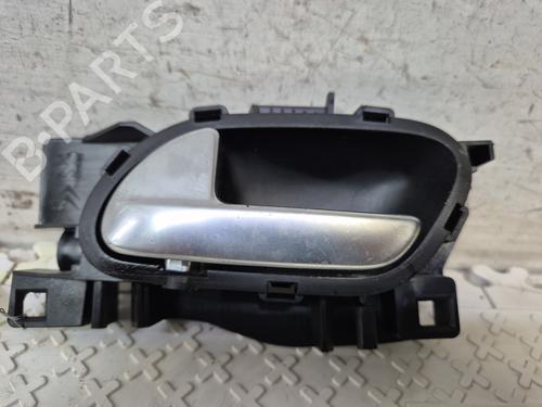 Venstre foran invendig håndtak PEUGEOT 208 I (CA_, CC_) 1.2 THP 110 (110 hp) 24650798