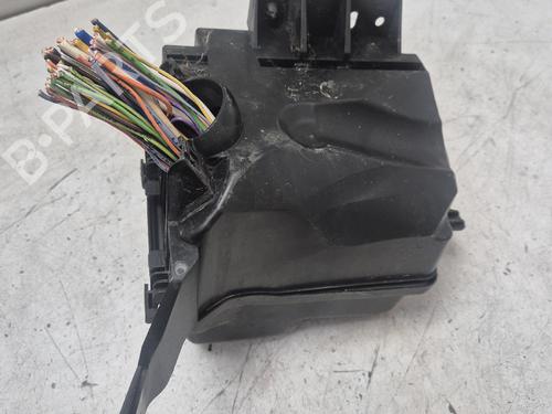 Used Fuse box Fuse box 39212516 39212516
