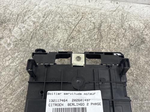 Used Fuse box Fuse box 39599571 39599571