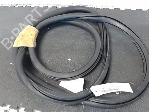 Used Rubber door seal PEUGEOT 308 II (LB_, LP_, LW_, LH_, L3_) 1.2 THP 130 (131 hp) 19479136