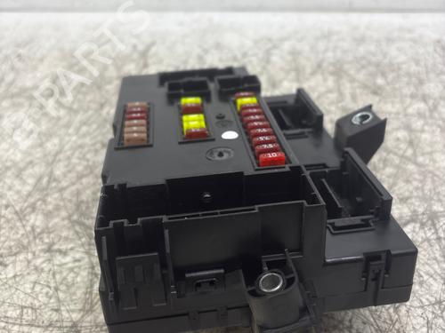 Used Fuse box Fuse box 38607517 38607517