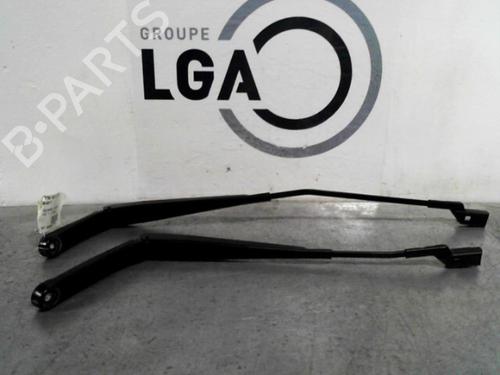 Used Front windshield wiper arm VW GOLF V (1K1) [2003-2010]  14548346