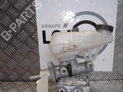 Used Brake master cylinder FIAT SCUDO Bus (270_, 272_) 1.6 D Multijet (90 hp) 33211392